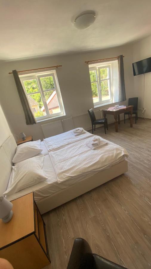 Rozmberk Inn 罗兹伯克那瓦塔 外观 照片